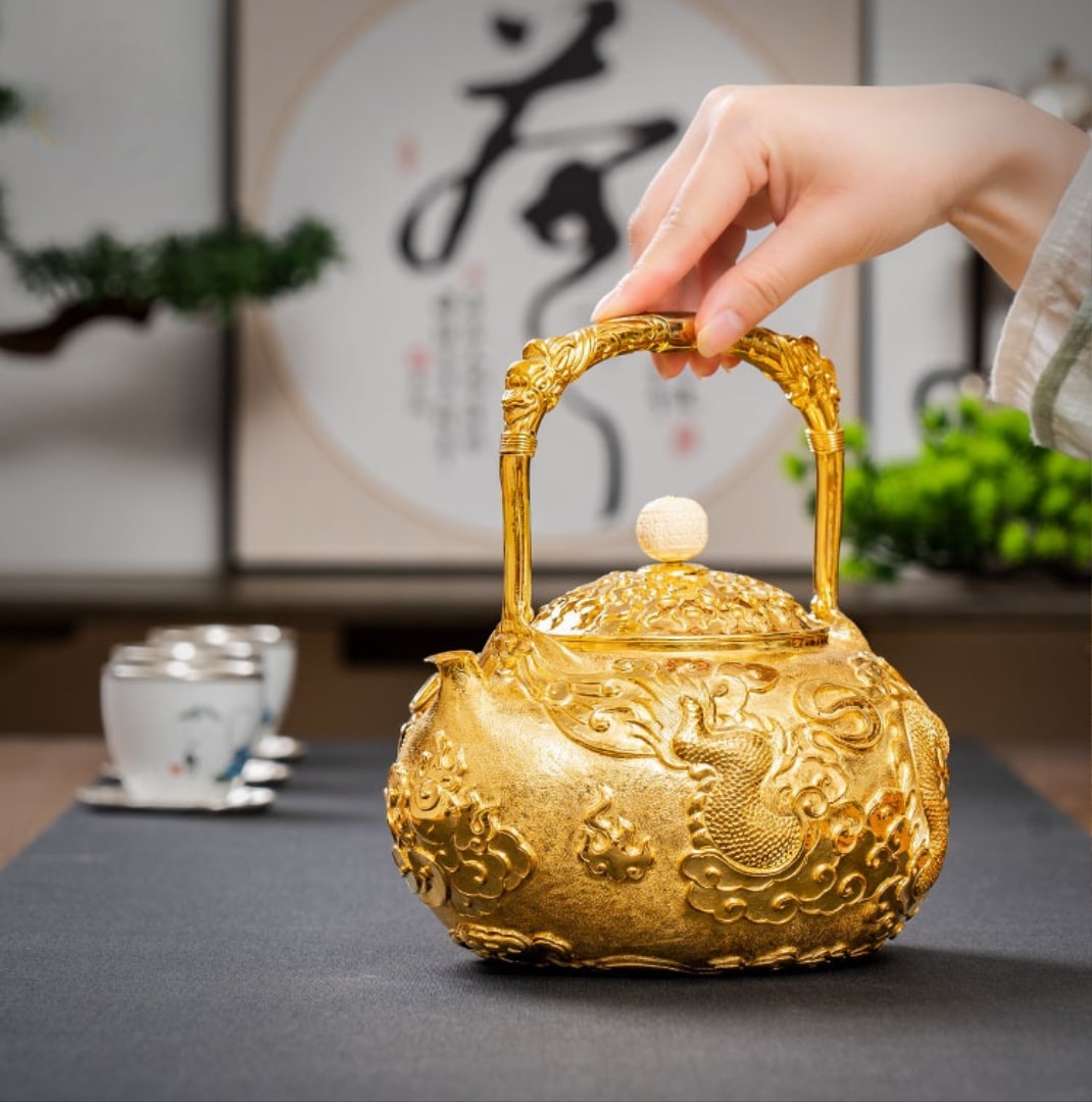 Hình ảnh ấm đựng trà mạ vàng Hình ảnh ấm đựng trà mạ vàng