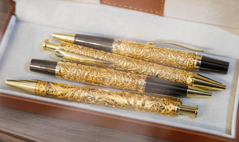 Hình ảnh bút mạ vàng Hình ảnh bút mạ vàng