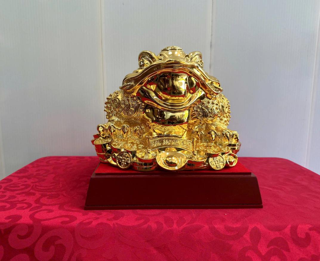 Hình ảnh cóc ngậm tiền mạ vàng Hình ảnh cóc ngậm tiền mạ vàng