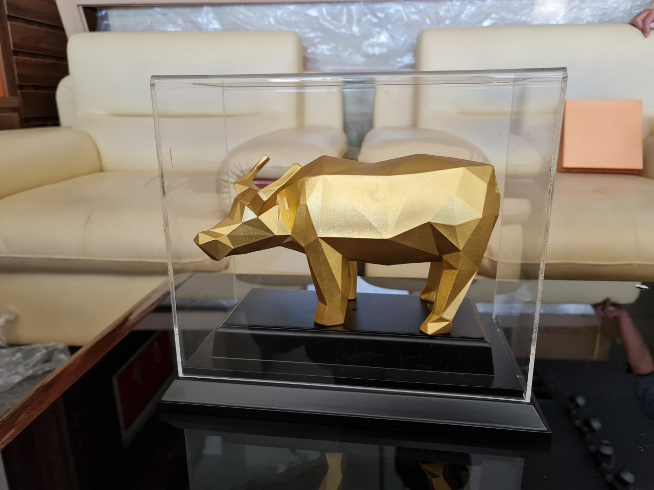 Hình ảnh tượng trâu mạ vàng Hình ảnh tượng trâu mạ vàng